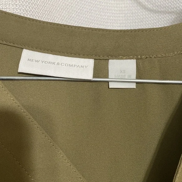 New York & Company Green Blouse Size XS - Picture 2 of 8
